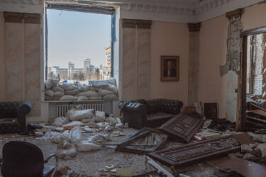 War damages at Svoboda Square in Kharkiv, Ukraine © Photo: Stanislav Ostrous, 2022